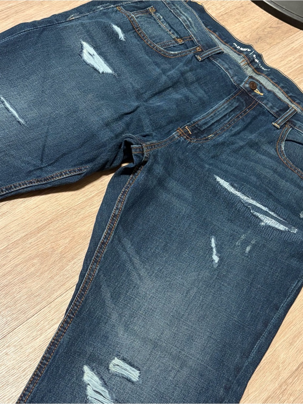 Men's Old navy Distressed Dark Blue Jeans size 40W-30L